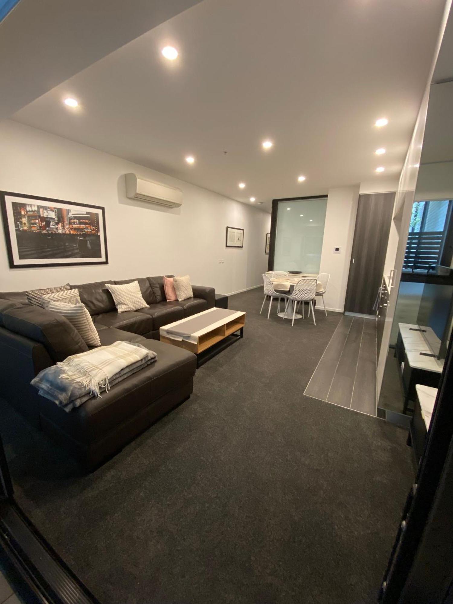 Modern Quiet 1 & 2 Bed Apt Opposite Albert Park Melbourne Exterior photo