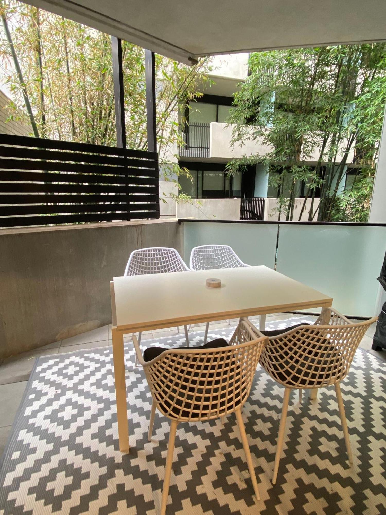 Modern Quiet 1 & 2 Bed Apt Opposite Albert Park Melbourne Exterior photo